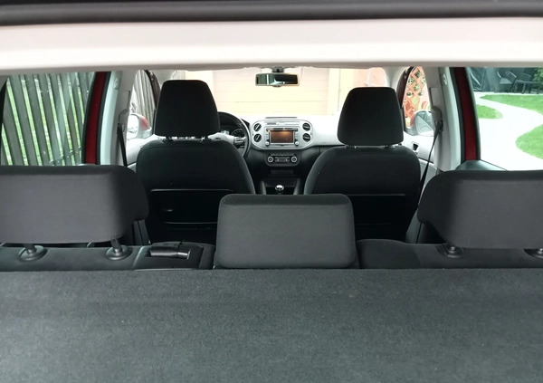 Volkswagen Tiguan cena 36000 przebieg: 205500, rok produkcji 2011 z Łasin małe 37